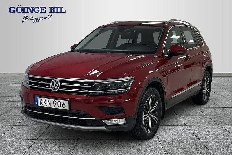 Mörkröd Begagnad 2017 VW Tiguan S SUV | 169 000 kr (Marknadspris) - Bild 1/3