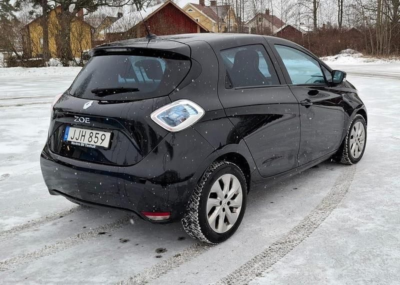 Begagnad Renault Zoe 64 kW (88 HK) 2015 Svart Halvkombi