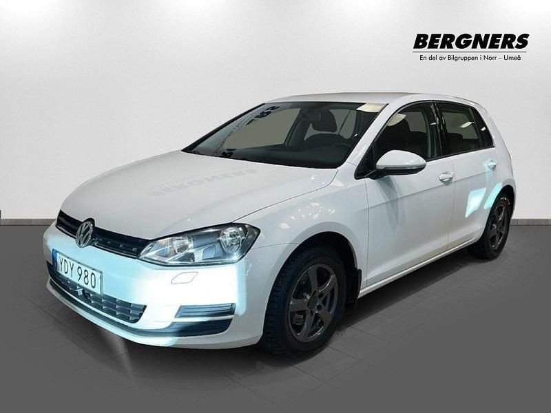 Vit Begagnad 2016 VW Golf VII Halvkombi | 129 900 kr (Marknadspris) - Bild 1/4