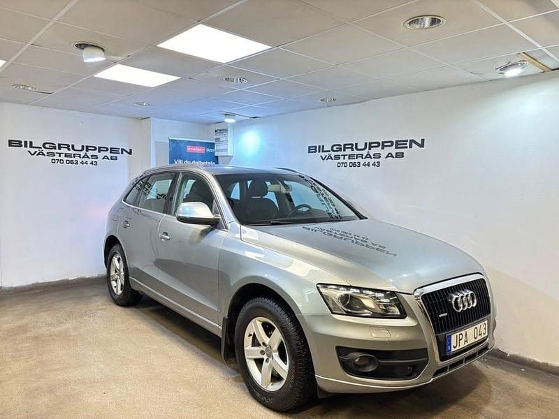 Grå Begagnad 2009 Audi Q5 SUV | 119 800 kr (Marknadspris) - Bild 1/4