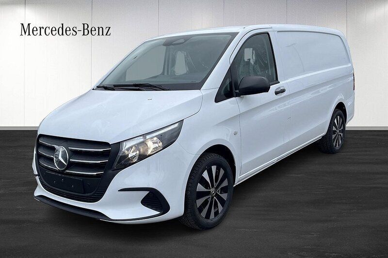 Arktisk vit Ny 2025 Mercedes Vito Minibuss | 630 125 kr (Marknadspris) - Bild 1/4