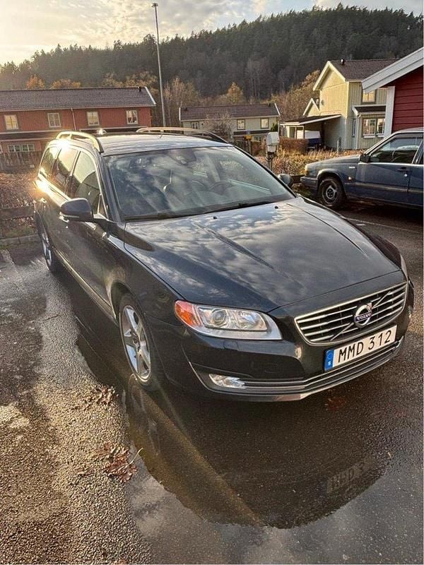 Grå Begagnad 2014 Volvo V70 Momentum Kombi | 105 000 kr (Bra pris) - Bild 1/4