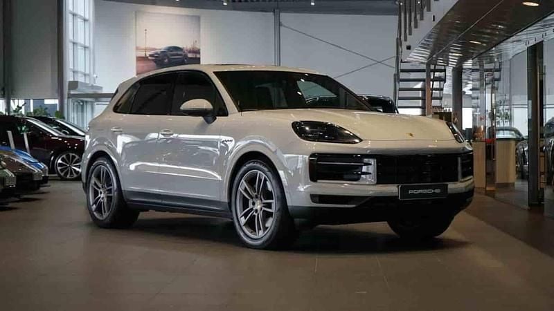 Grå Begagnad 2024 Porsche Cayenne SUV | 1 089 000 kr - Bild 1/1