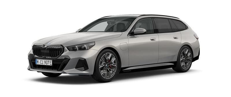 Ny 2025 BMW 530e Comfort Edition Kombi | 817 800 kr (Lite dyr) - Bild 1/4