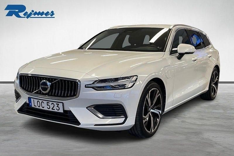 Crystal vit metallic Begagnad 2023 Volvo V60 Core Kombi | 319 800 kr - Bild 1/4