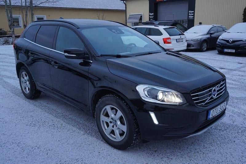 Svart Begagnad 2016 Volvo XC60 Momentum SUV | 184 900 kr (Marknadspris) - Bild 1/4