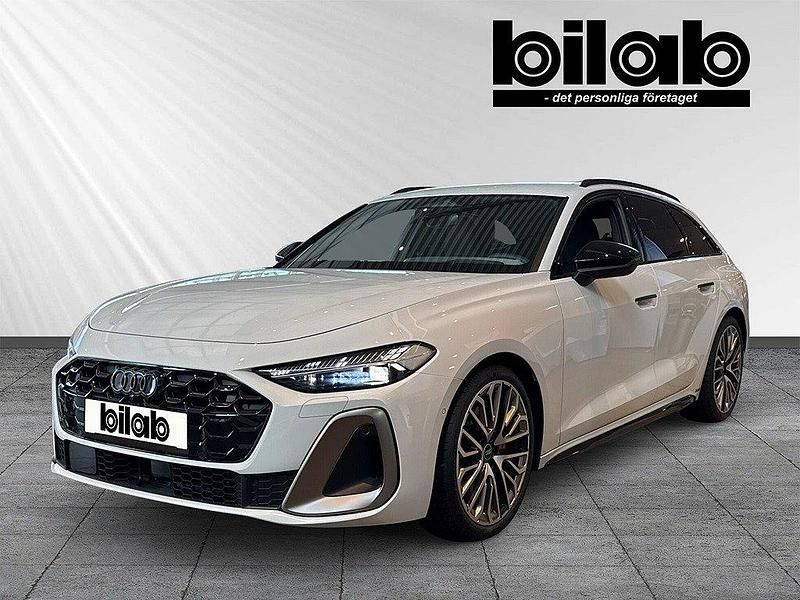 Vit (glaciärvit metallic) Ny 2024 Audi A5 S-Line Sportkupé | 679 000 kr - Bild 1/4