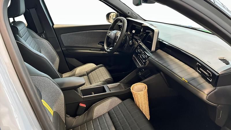 Ny Renault R4 Iconic 110 kW (150 HK) 2026 SUV