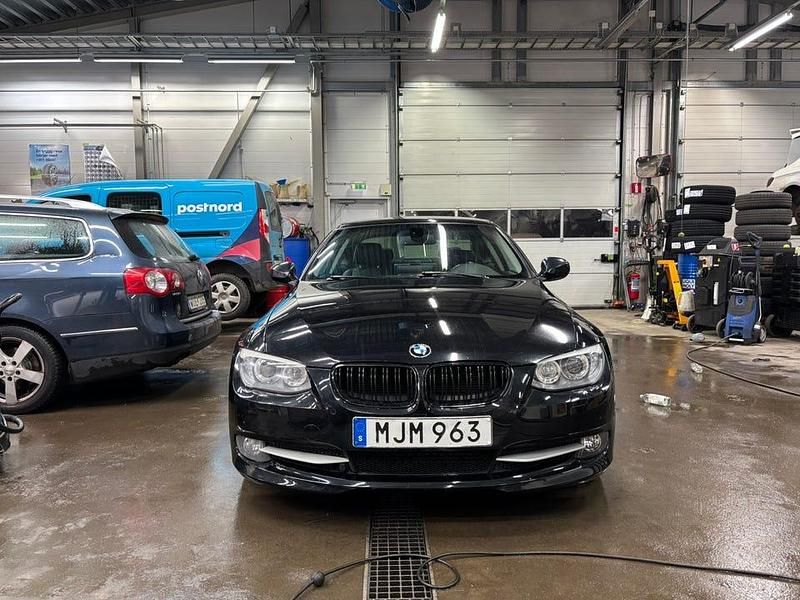 Begagnad BMW 320 184 HK (135 kW) 2012 Svart mettalic Sportkupé