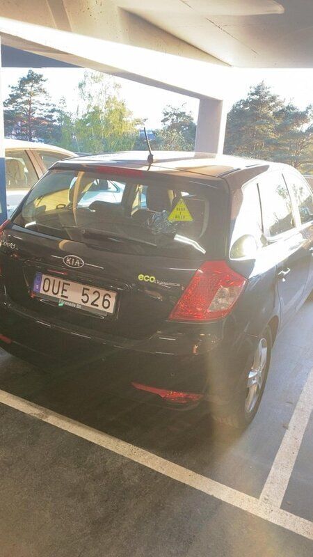 Svart Begagnad 2012 Kia Ceed Halvkombi | 38 000 kr (Marknadspris) - Bild 1/4