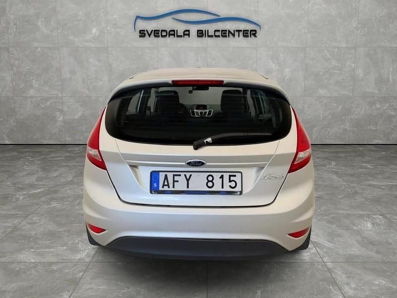 Begagnad Ford Fiesta Trend 71 HK (52 kW) 2012 Grå Halvkombi