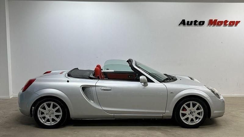 Begagnad Toyota MR2 140 HK (102 kW) 2000 Silver Cab