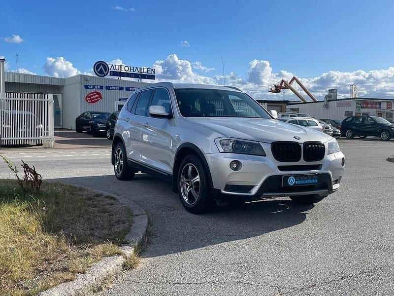 Ljusgrå Begagnad 2011 BMW X3 SUV | 109 200 kr (Marknadspris) - Bild 1/4