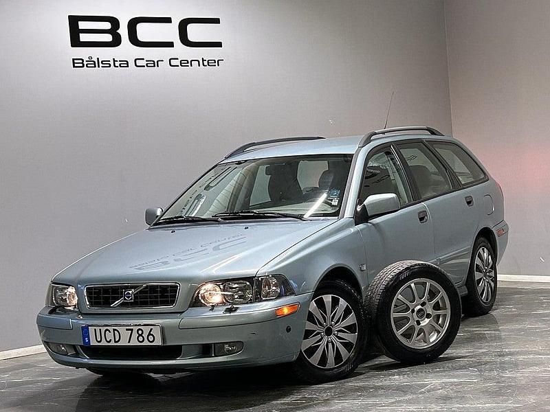 Grön Begagnad 2003 Volvo V40 Kombi | 39 900 kr (Dyr) - Bild 1/3