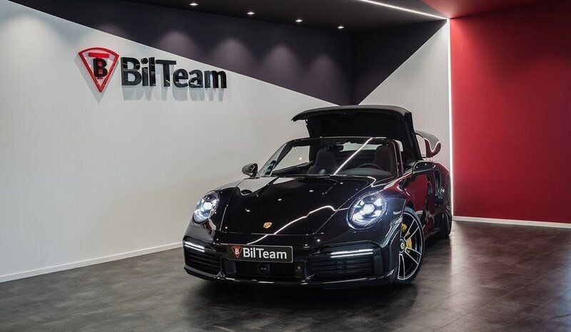 Begagnad Porsche 911 Turbo S Cabriolet 650 HK (478 kW) 2022 Svart Cab