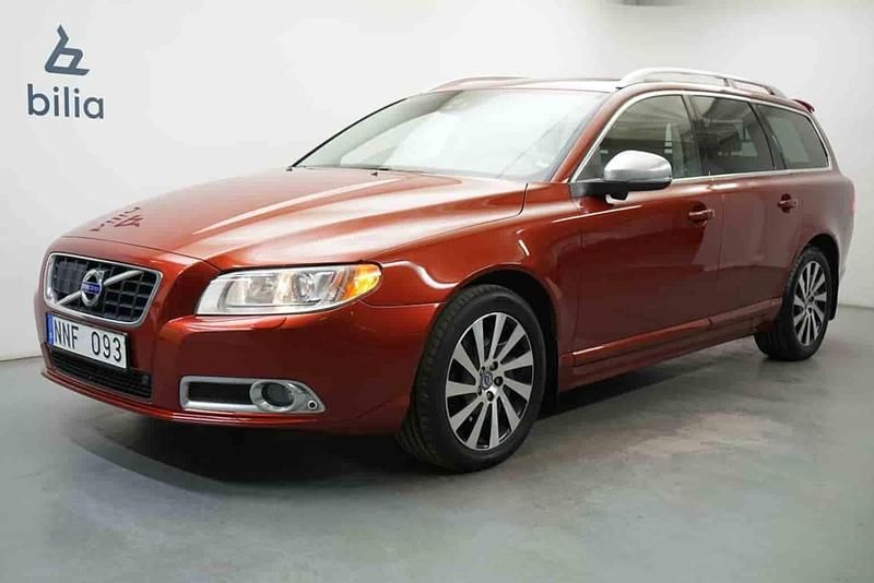 Röd Begagnad 2013 Volvo V70 Kombi | 124 900 kr - Bild 1/1