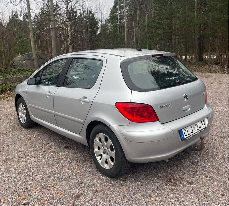 Grå Begagnad 2008 Peugeot 307 Halvkombi | 24 500 kr (Marknadspris) - Bild 1/4