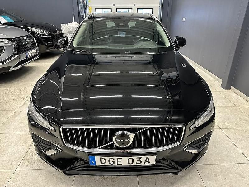 Begagnad Volvo V60 253 HK (186 kW) 2022 Svart Kombi