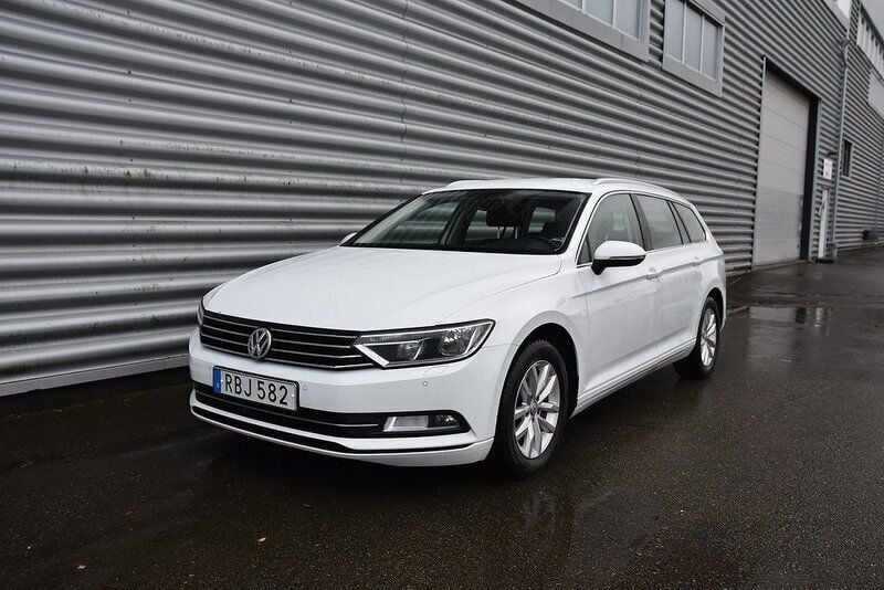 Vit Begagnad 2016 VW Passat Kombi | 139 900 kr (Marknadspris) - Bild 1/4