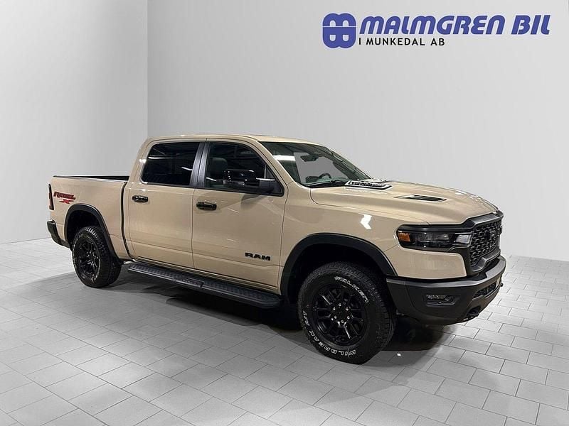 Gul (mojave sand) Ny 2025 RAM 1500 Pickup | 1 048 750 kr (Bra pris) - Bild 1/4