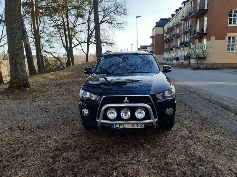 Begagnad Mitsubishi Outlander Comfort Edition 156 HK (114 kW) 2012 Svart SUV
