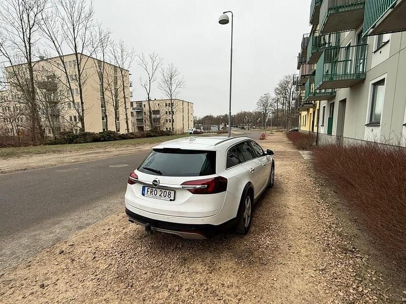 Begagnad Opel Insignia Country Tourer 170 HK (125 kW) 2017 Vit Kombi