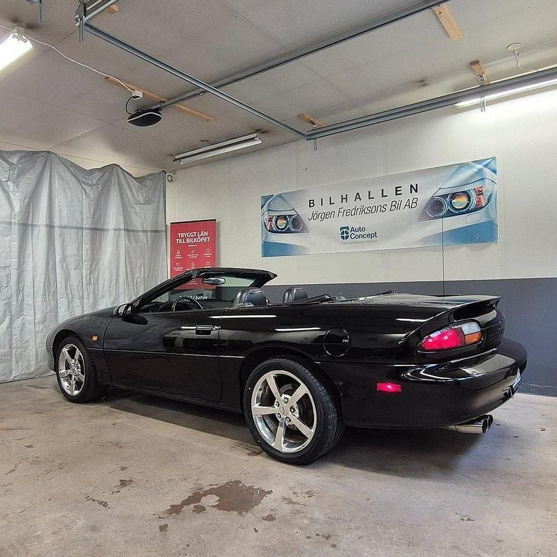 Svart Begagnad 1995 Chevrolet Camaro LT Cab | 109 000 kr - Bild 1/4