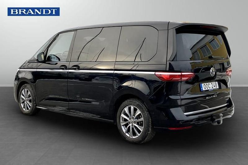 Begagnad VW Multivan Style 220 HK (161 kW) 2022 Svart Van