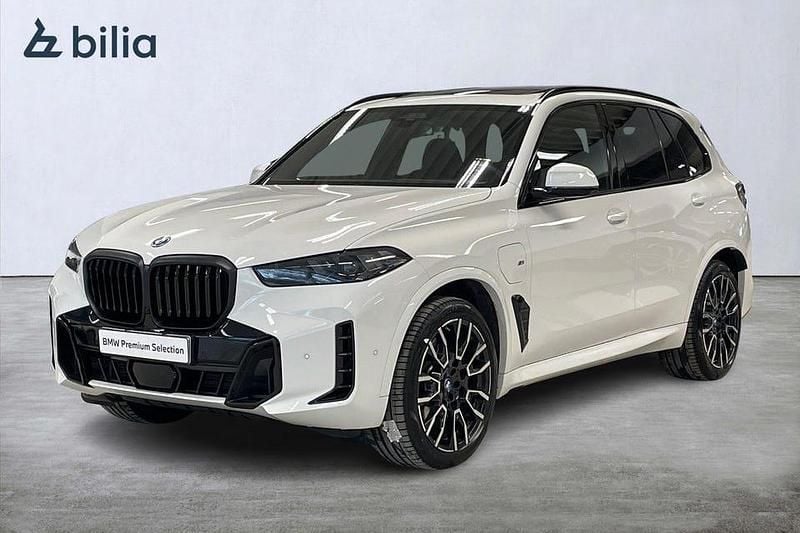 Begagnad BMW X5 M Sport 490 HK (360 kW) 2025 Alpinvit SUV