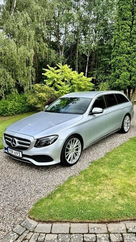 Silver Begagnad 2017 Mercedes E220 Avantgarde Kombi | 265 000 kr (Bra pris) - Bild 1/4