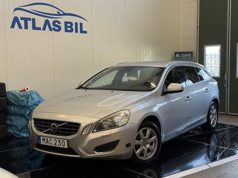 Ljusgrå Begagnad 2011 Volvo V60 Summum Kombi | 89 900 kr (Bra pris) - Bild 1/4