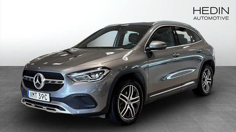 Mörkgrå (grey) Begagnad 2020 Mercedes GLA250 SUV | 329 900 kr - Bild 1/4