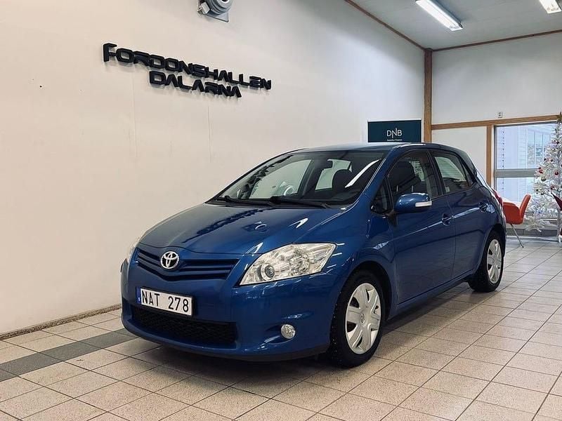 Blå Begagnad 2012 Toyota Auris Plus Halvkombi | 79 900 kr (Lite dyr) - Bild 1/4