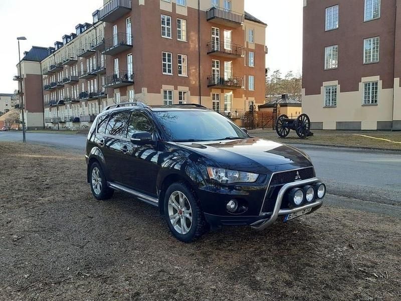 Begagnad Mitsubishi Outlander Comfort Edition 156 HK (114 kW) 2012 Svart SUV