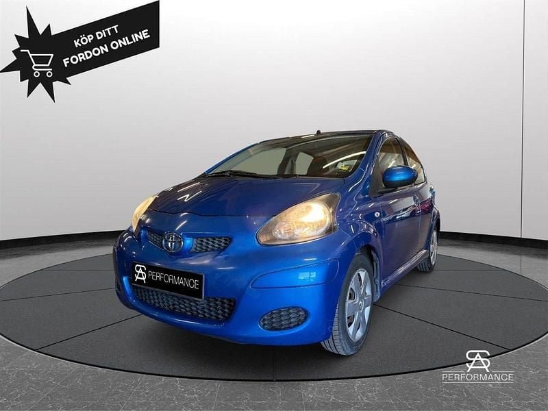 Blå Begagnad 2011 Toyota Aygo Halvkombi | 44 900 kr (Marknadspris) - Bild 1/4