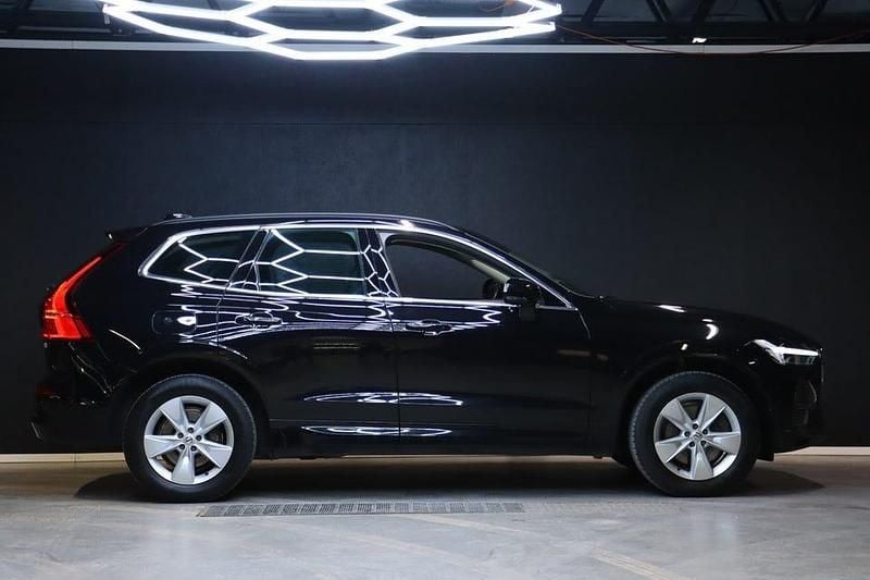 Begagnad Volvo XC60 Momentum 197 HK (144 kW) 2022 Svart SUV