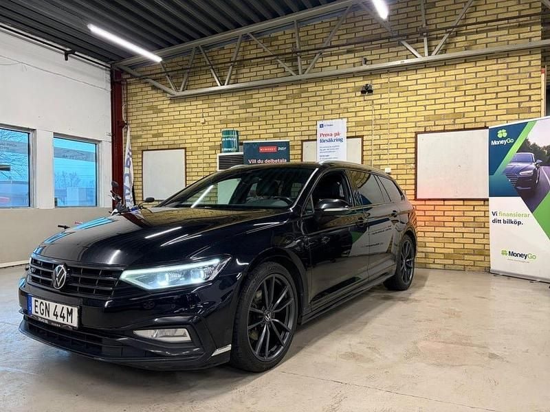 Svart Begagnad 2021 VW Passat Elegance | 229 900 kr (Marknadspris) - Bild 1/4
