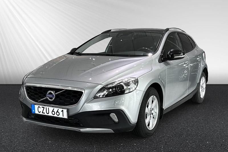 Silver Begagnad 2014 Volvo V40 CC Momentum Kombi | 149 800 kr (Marknadspris) - Bild 1/4