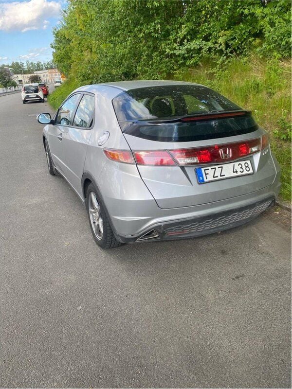 Silver Begagnad 2007 Honda Civic Sport Halvkombi | 30 000 kr (Bra pris) - Bild 1/4