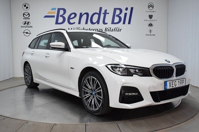 Alpinvit Begagnad 2021 BMW 330e M Sport Kombi | 354 500 kr (Marknadspris) - Bild 1/3