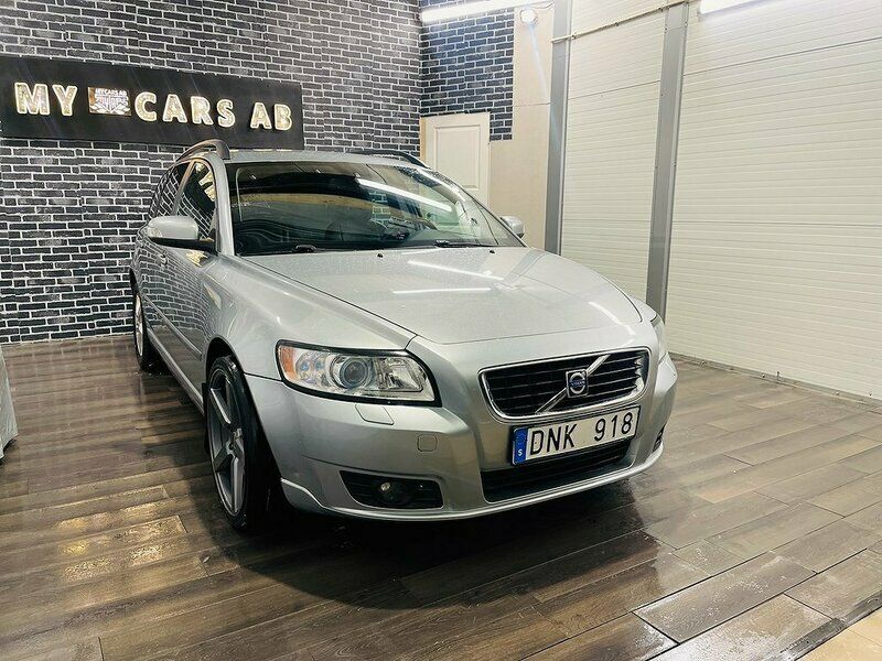 Begagnad Volvo V50 Momentum 109 HK (80 kW) 2007 Silver Kombi