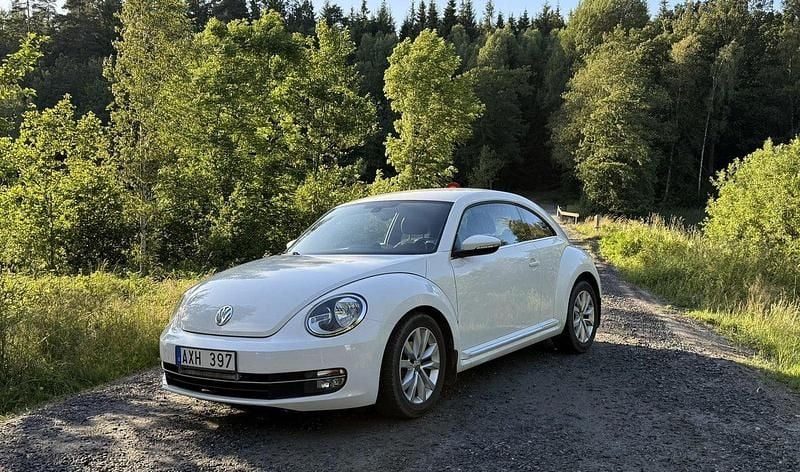 Vit Begagnad 2013 VW Beetle Halvkombi | 84 900 kr (Bra pris) - Bild 1/4