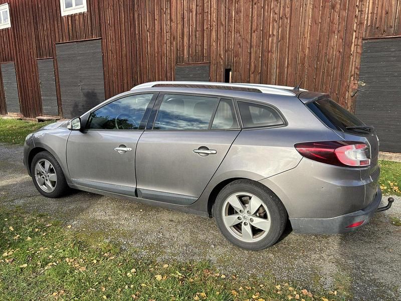 Grå Begagnad 2010 Renault Mégane GrandTour Kombi | 37 500 kr (Marknadspris) - Bild 1/4