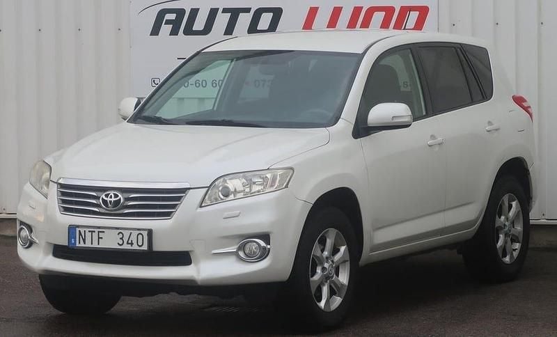 Vitmetallic Begagnad 2011 Toyota RAV4 Multidrive S SUV | 119 900 kr (Marknadspris) - Bild 1/4