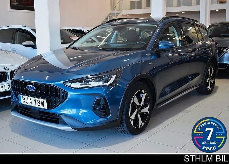 Blå Begagnad 2023 Ford Focus Business Edition Kombi | 229 000 kr (Marknadspris) - Bild 1/4