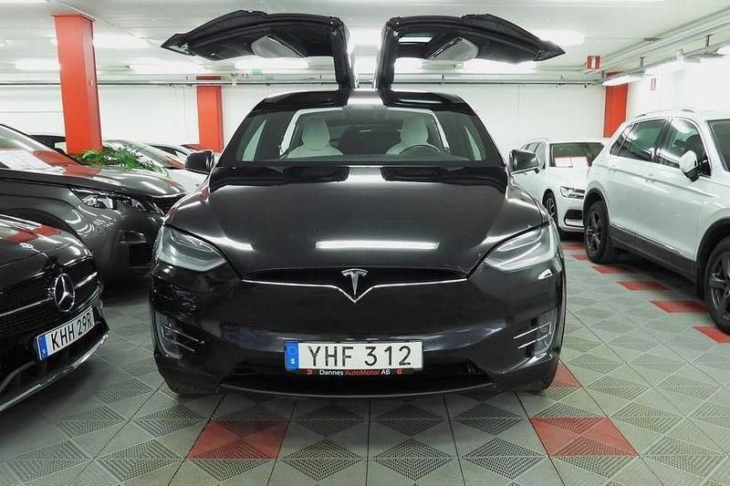 Begagnad Tesla Model X 386 kW (525 HK) 2017 Svart SUV