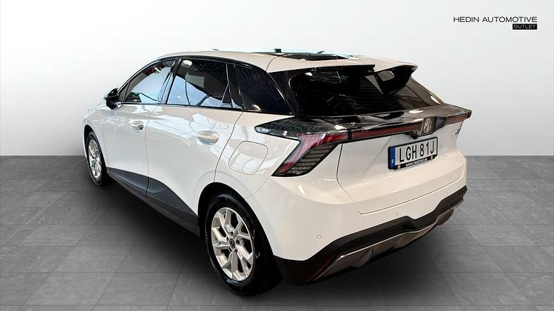 Begagnad MG MG4 EV Luxury 150 kW (204 HK) 2022 Vit Halvkombi
