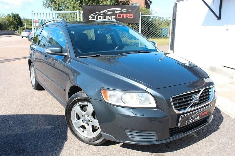 Grå Begagnad 2009 Volvo V50 Kinetic Kombi | 48 900 kr (Marknadspris) - Bild 1/4