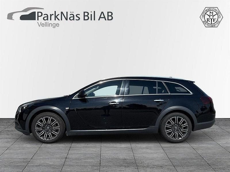 Svart (svart metallic) Begagnad 2017 Opel Insignia Country Tourer Business Kombi | 164 900 kr (Lite dyr) - Bild 1/4
