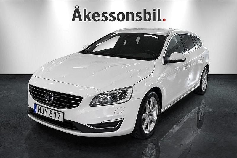 Vit Begagnad 2015 Volvo V60 Summum Kombi | 159 000 kr (Dyr) - Bild 1/4
